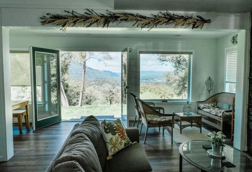 Hillside Cottage Retreat