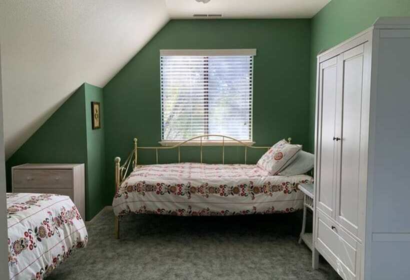 Hillside Cottage Retreat