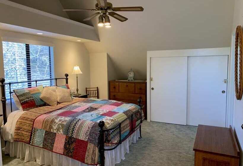 Hillside Cottage Retreat