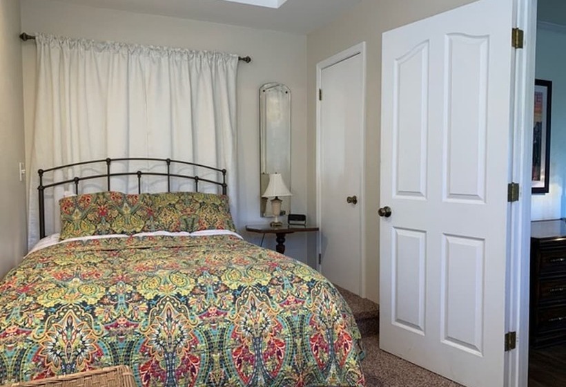 Hillside Cottage Retreat