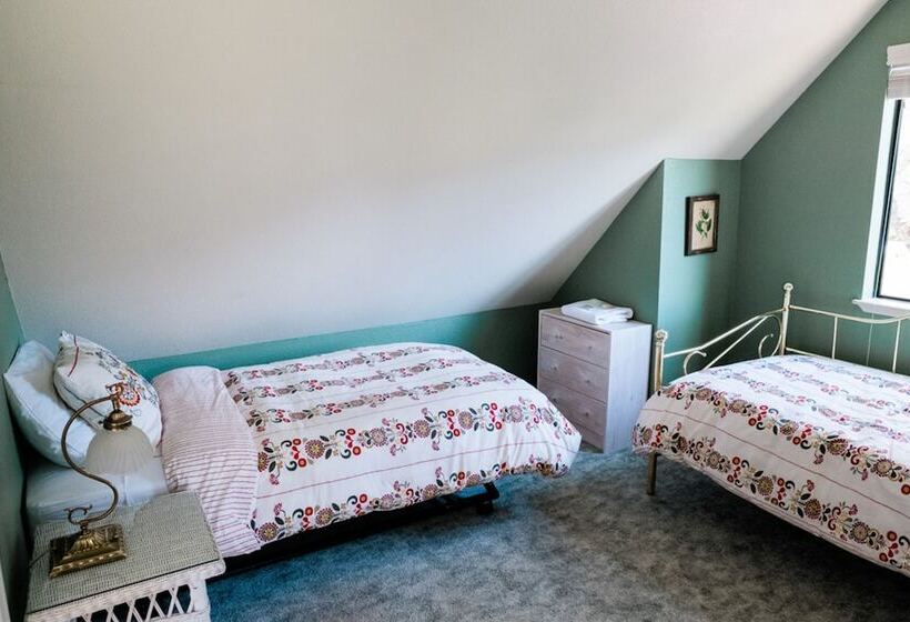 Hillside Cottage Retreat