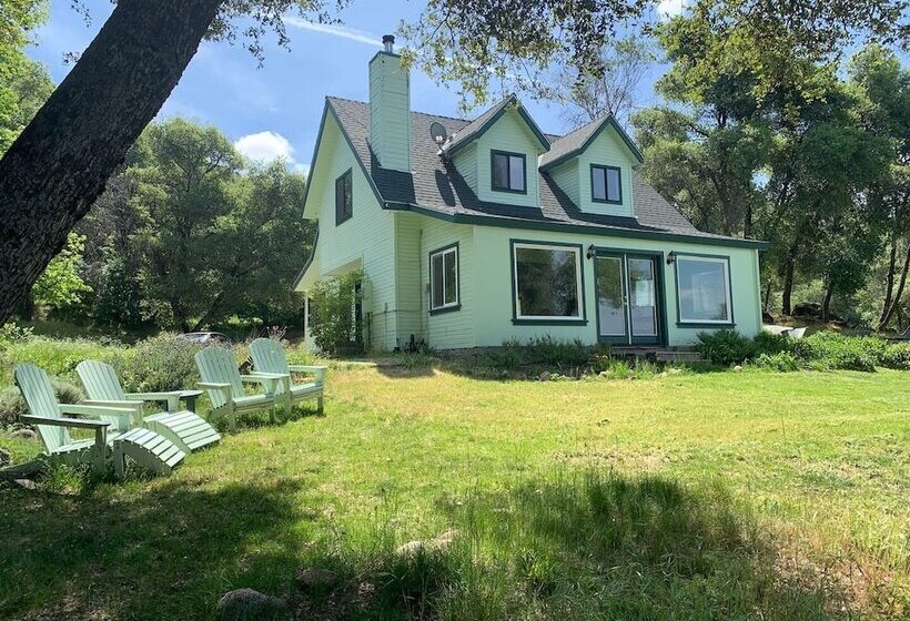 Hillside Cottage Retreat