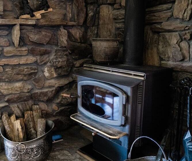 Hillside Cottage Retreat