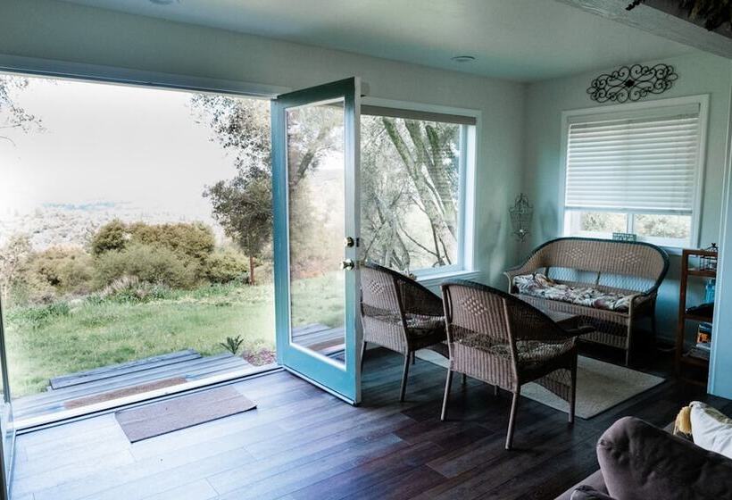 Hillside Cottage Retreat