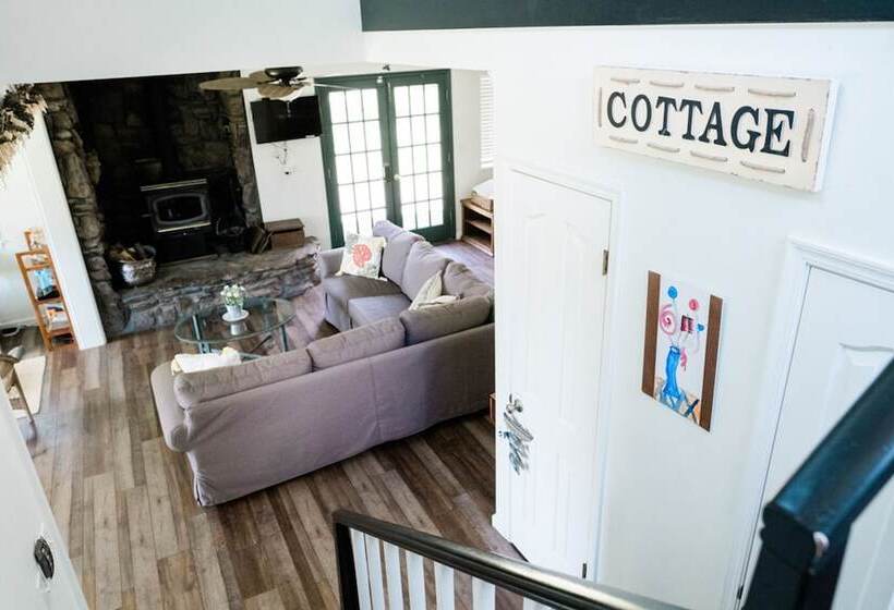 Hillside Cottage Retreat