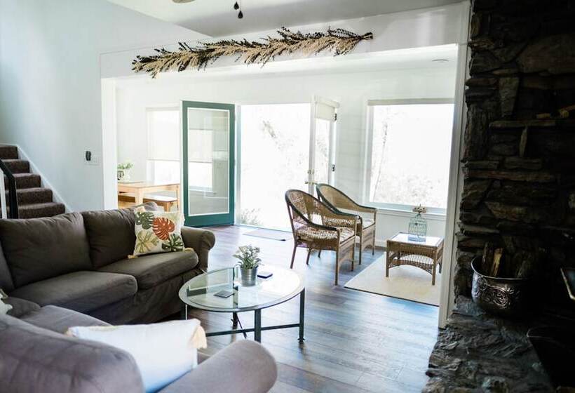 Hillside Cottage Retreat