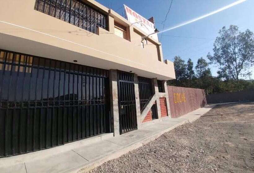 هتل Villa Huacachina