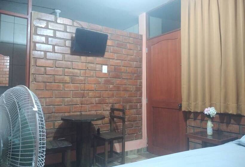 هتل Villa Huacachina