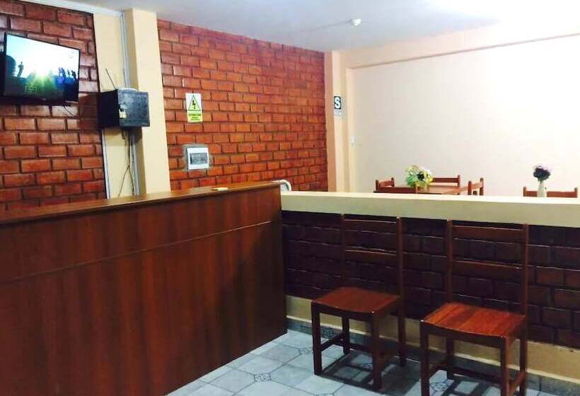 هتل Villa Huacachina