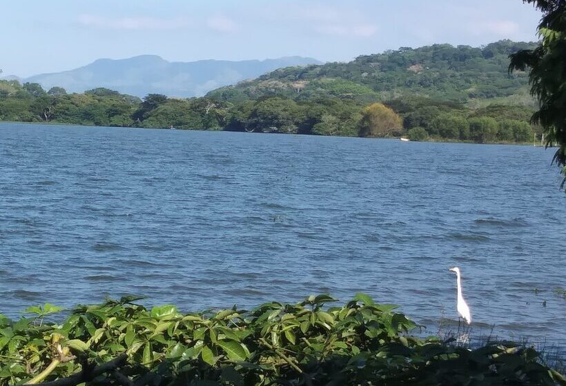 فندق La Cabaña Del Lago