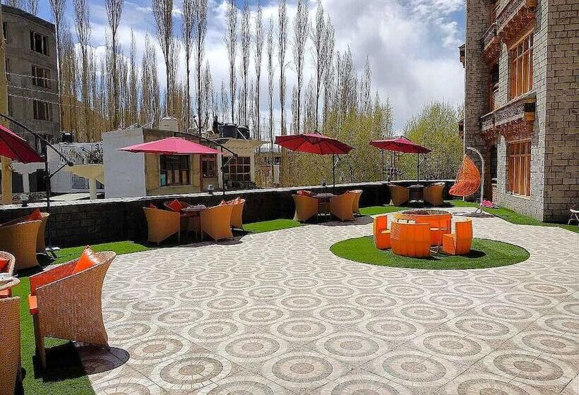 בית מלון כפרי The Grand Yasmin Leh