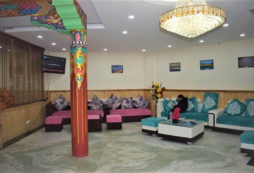 בית מלון כפרי The Grand Yasmin Leh