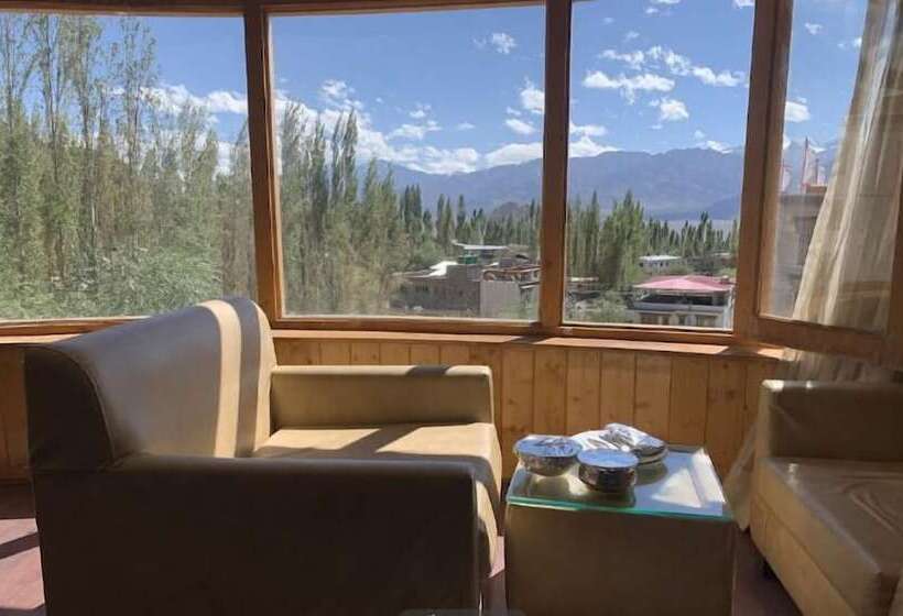 בית מלון כפרי The Grand Yasmin Leh