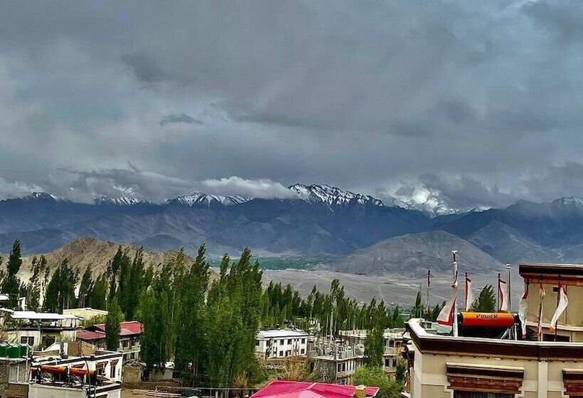 Hotel The Grand Yasmin Leh