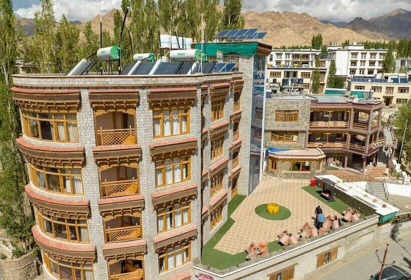 בית מלון כפרי The Grand Yasmin Leh