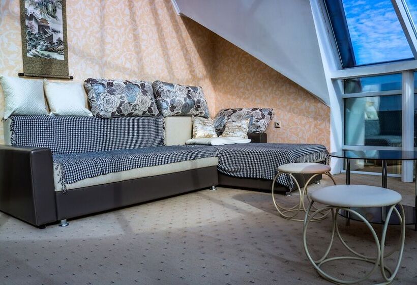 هتل Tsimlyansky Dvor