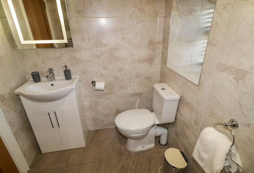 Lough Island Reavy Cottage