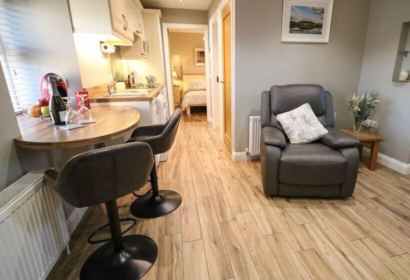 Lough Island Reavy Cottage