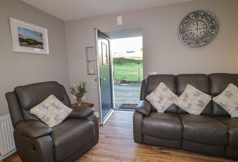 Lough Island Reavy Cottage