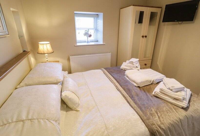 Lough Island Reavy Cottage