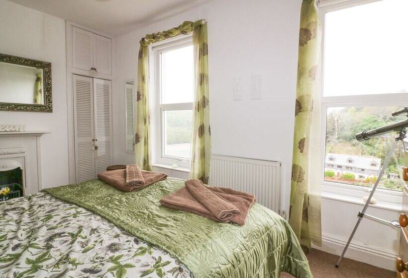 Lowena Cottage