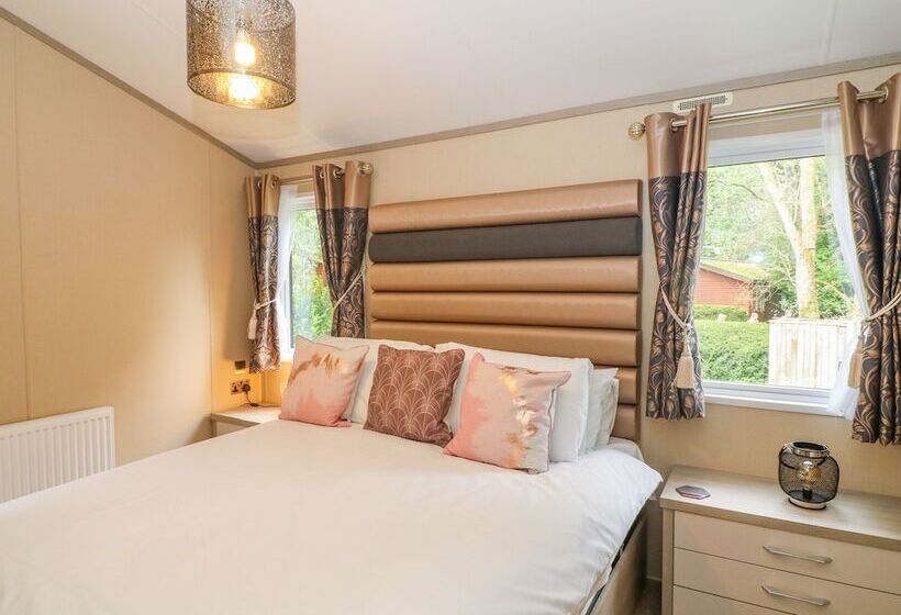 Luca S Lodge