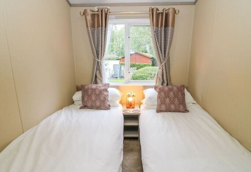 Luca S Lodge