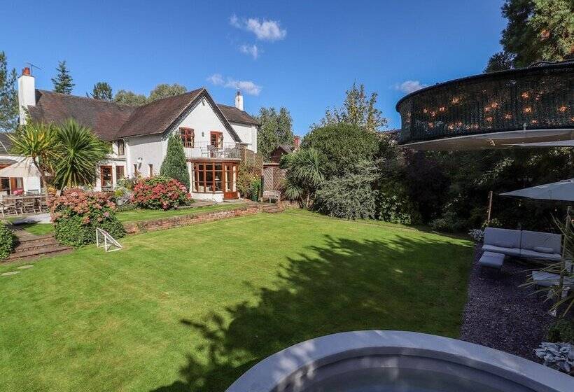 Mickle Trafford Manor