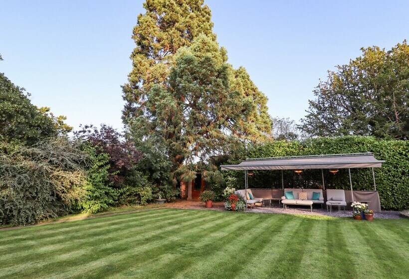 Mickle Trafford Manor