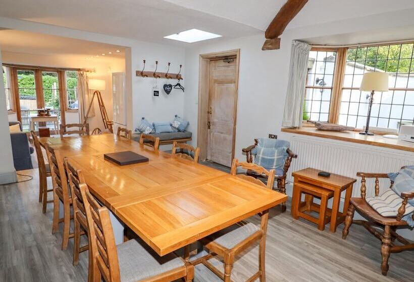 Mickle Trafford Manor