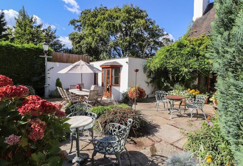 Mickle Trafford Manor