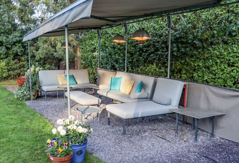 Mickle Trafford Manor