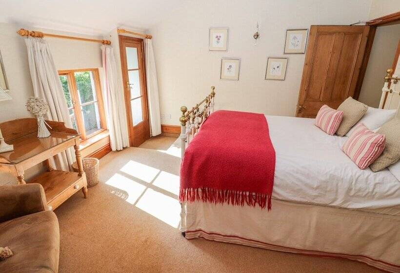 Mickle Trafford Manor