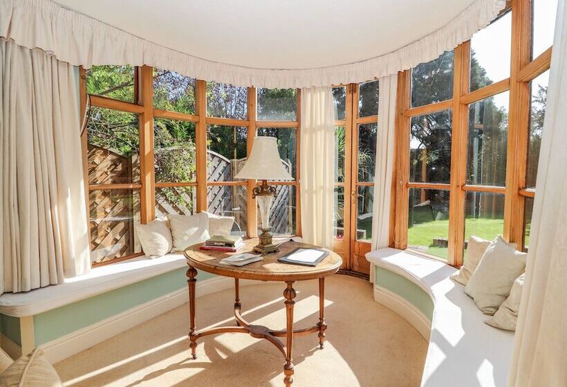 Mickle Trafford Manor