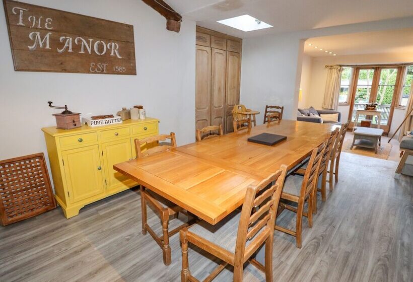 Mickle Trafford Manor