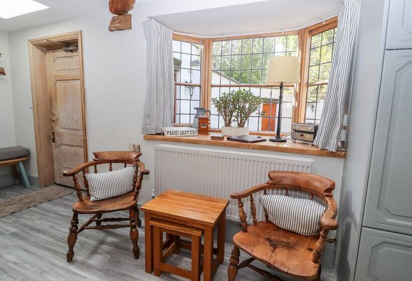 Mickle Trafford Manor