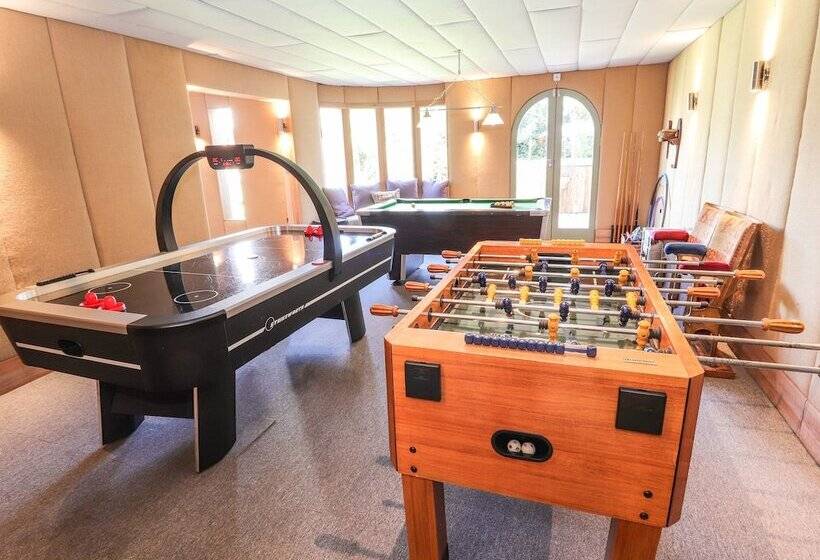 Mickle Trafford Manor