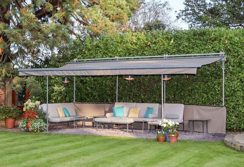 Mickle Trafford Manor