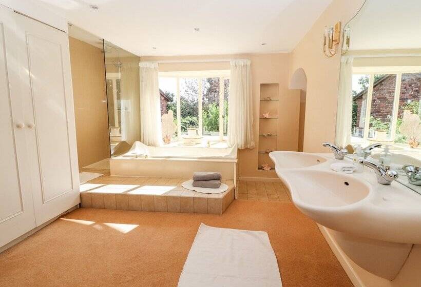 Mickle Trafford Manor