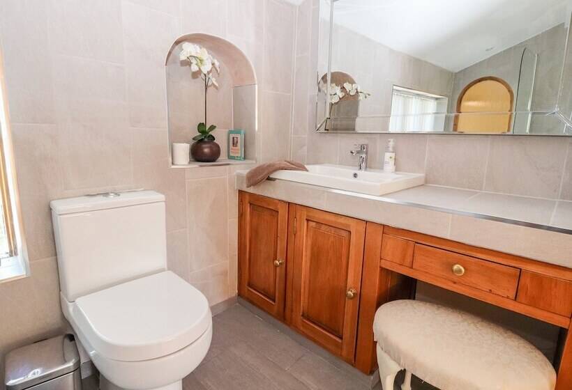 Mickle Trafford Manor