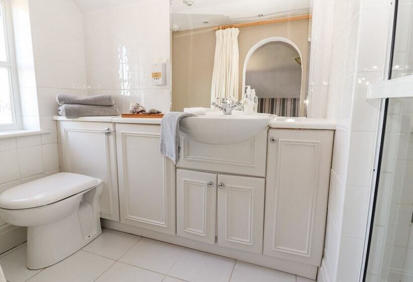 Mickle Trafford Manor