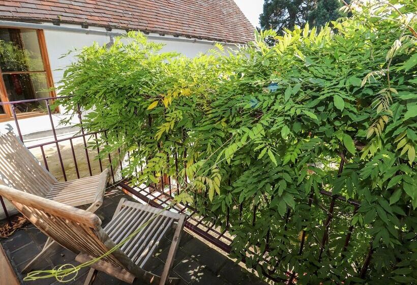 Mickle Trafford Manor