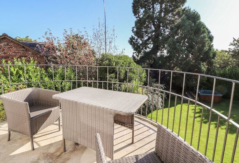 Mickle Trafford Manor