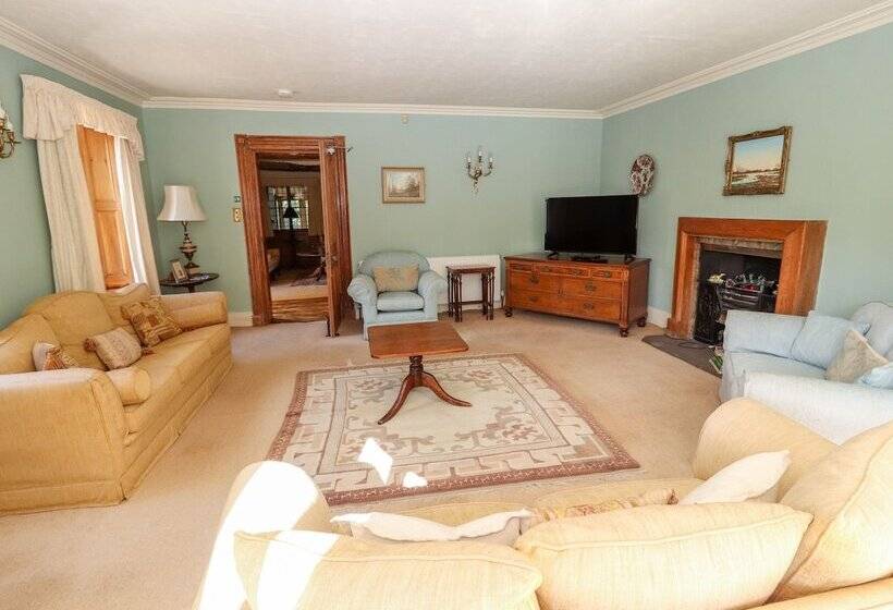 Mickle Trafford Manor