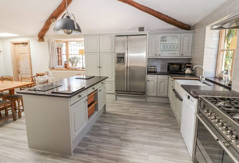 Mickle Trafford Manor