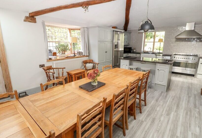 Mickle Trafford Manor