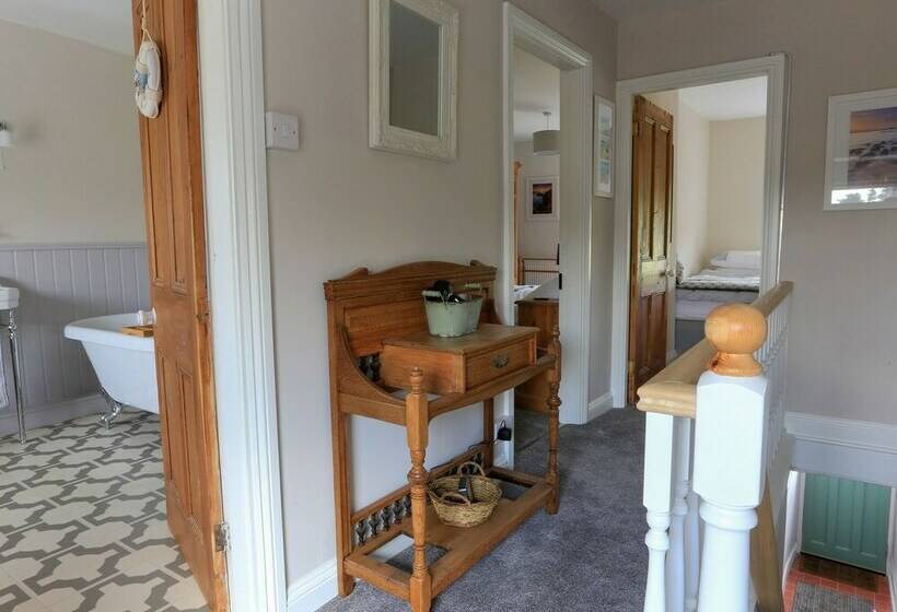 Moelwyn View Cottage