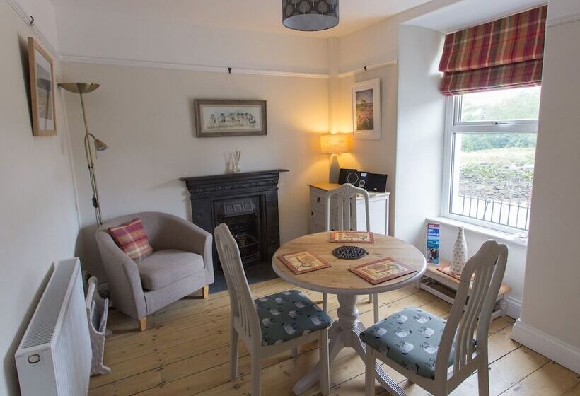 Moelwyn View Cottage