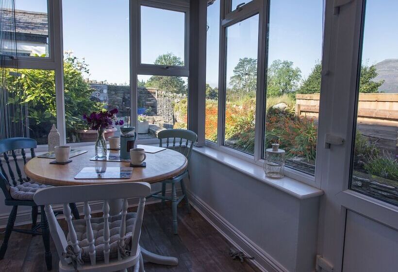 Moelwyn View Cottage
