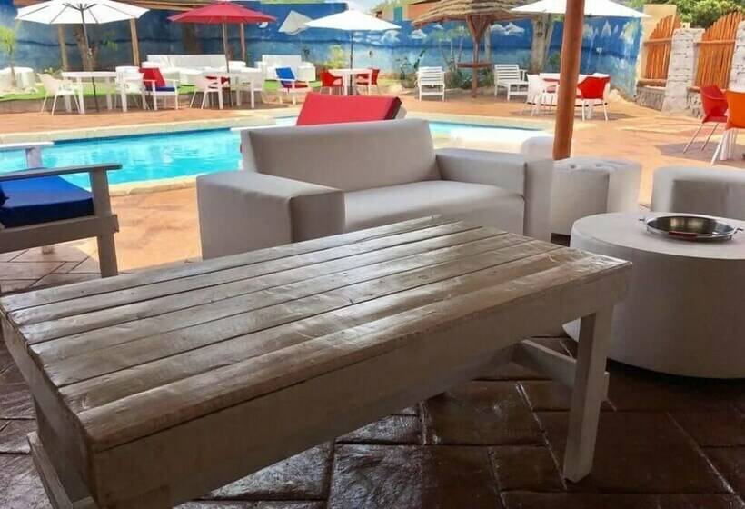 פנסיון La'mamie Suite